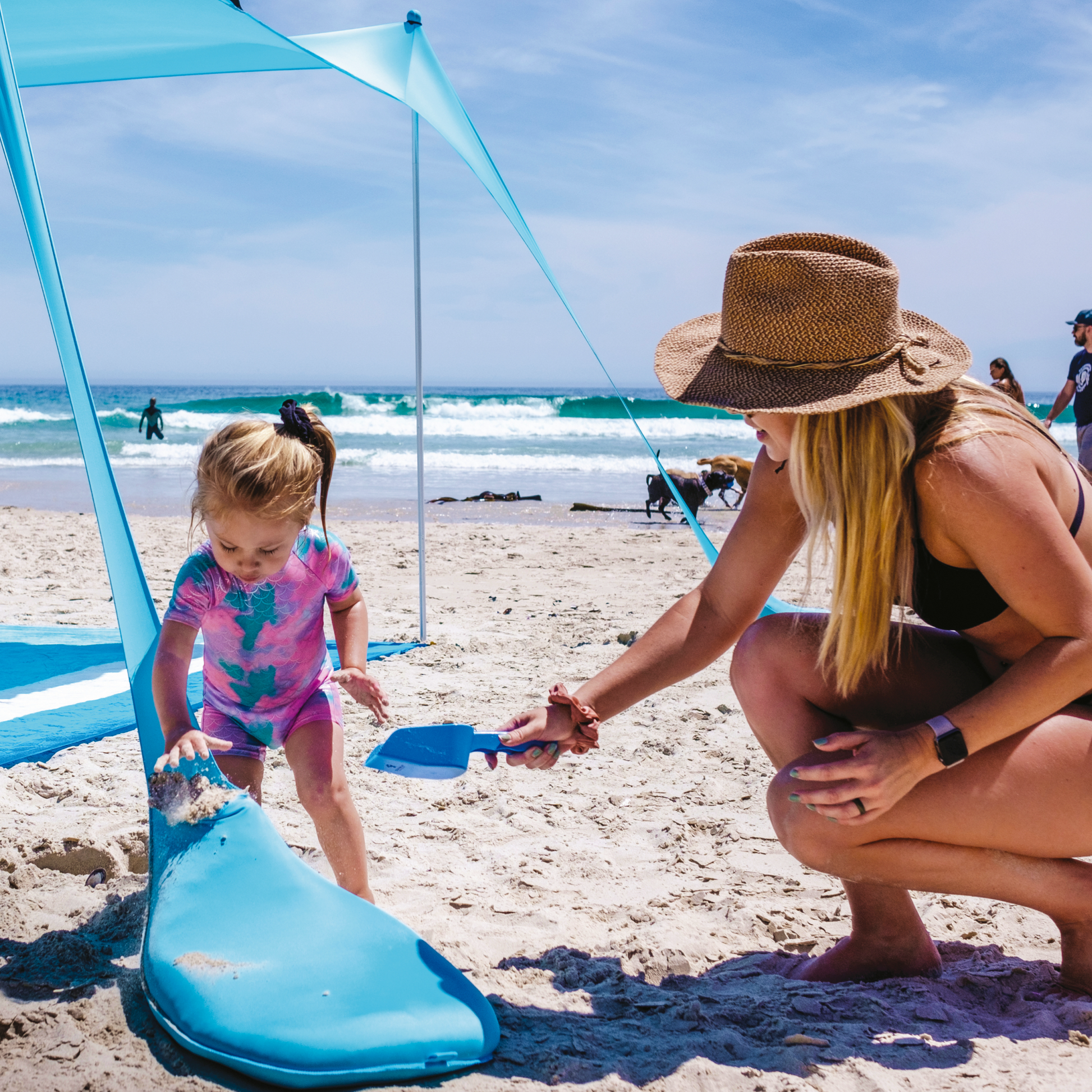 beach-tent-8-person-n3 Sun-Ninja_8_person_tent_turquoise_7.png
